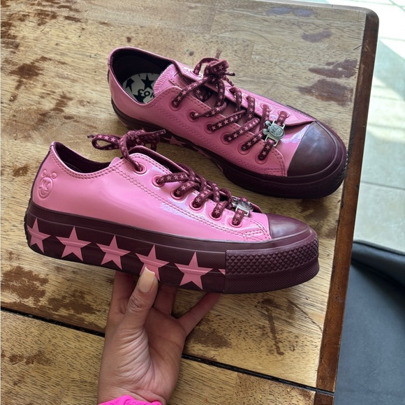 Miley Cyrus Converse | Women's Pink Star burgundy Sneakers - Picture 1 of 4